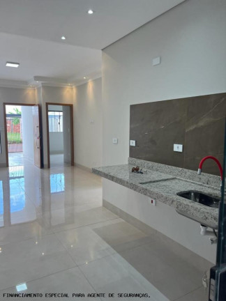 Imagem Imóvel com 3 Quartos à Venda, 81 m² em Jardim Rio De Janeiro - Sarandi Imagem Imóvel com 3 Quartos à Venda, 81 m² em Jardim Rio De Janeiro - Sarandi