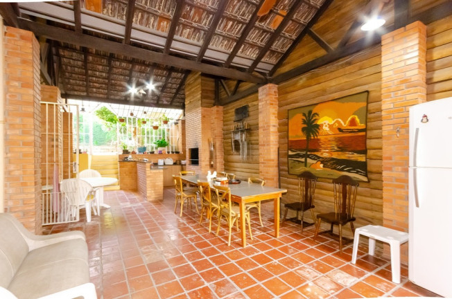 Imagem Casa com 4 Quartos à Venda, 332 m² em Petrópolis - Porto Alegre Imagem Casa com 4 Quartos à Venda, 332 m² em Petrópolis - Porto Alegre