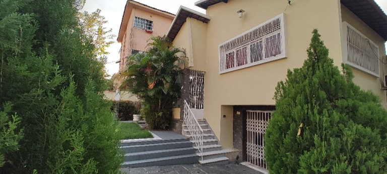 Casa com 4 Quartos à Venda, 225 m² em Casa Amarela - Recife