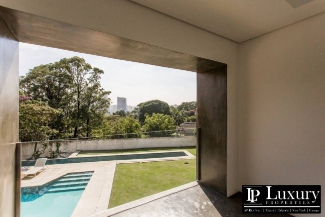 Imagem Casa com 3 Quartos à Venda, em Real Parque - São Paulo Imagem Casa com 3 Quartos à Venda, em Real Parque - São Paulo