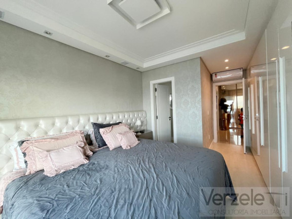 Imagem Apartamento com 3 Quartos à Venda, 144 m² em Centro