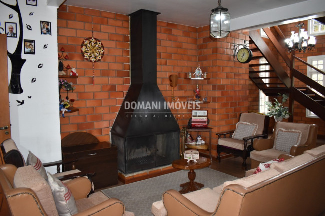 Imagem Casa com 4 Quartos à Venda, 195 m² em Região Do Alto Do Capivari - Campos Do Jordão Imagem Casa com 4 Quartos à Venda, 195 m² em Região Do Alto Do Capivari - Campos Do Jordão