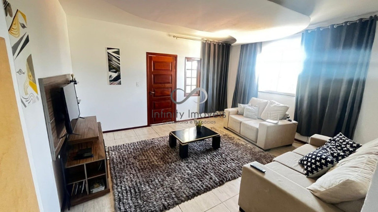 Imagem Casa com 3 Quartos à Venda, 552 m² em Célvia - Vespasiano