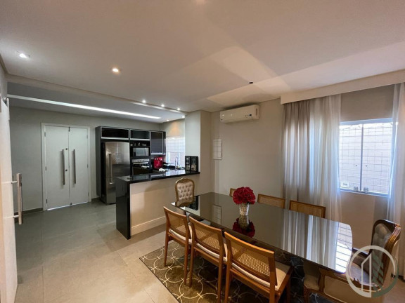 Imagem Casa com 3 Quartos à Venda, 252 m² em Marapé - Santos