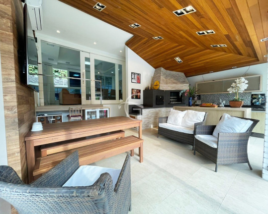 Imagem Casa com 4 Quartos à Venda, 545 m² em América - Joinville