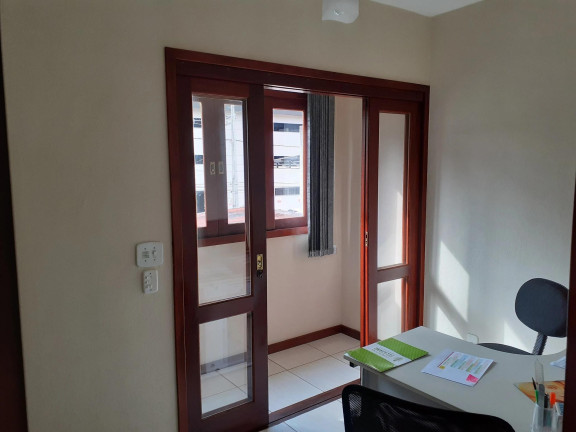 Imagem Casa com 7 Quartos à Venda, 186 m² em Várzea - Teresópolis