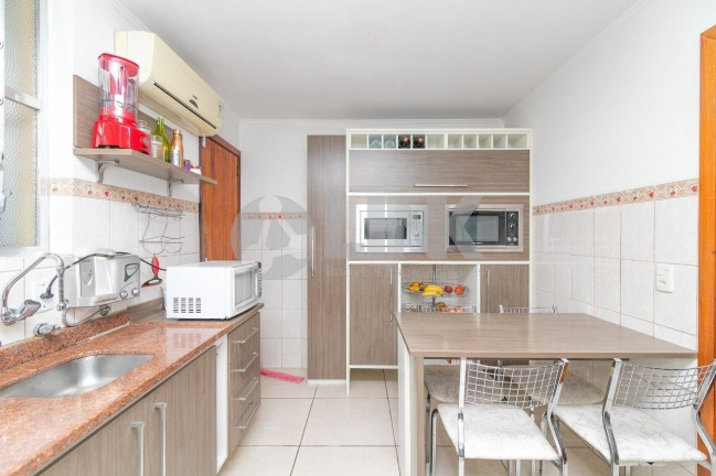 Imagem Casa com 3 Quartos à Venda, 234 m² em Petrópolis - Porto Alegre Imagem Casa com 3 Quartos à Venda, 234 m² em Petrópolis - Porto Alegre