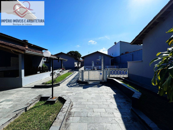 Casa com 2 Quartos à Venda,  em Balneário Dos Golfinhos - Caraguatatuba