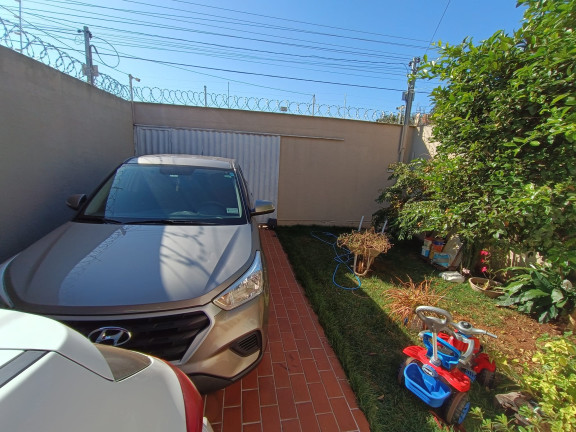 Imagem Imóvel com 
            	3             Quartos à Venda, 130 m² em 
            	Jardim Pampulha             - 
            	Aparecida De Goiania            
