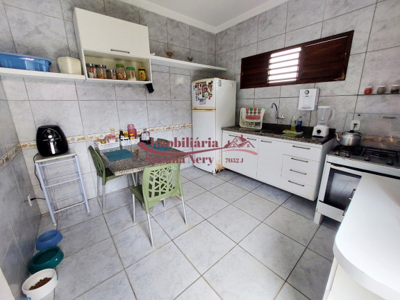 Imagem Casa com 3 Quartos à Venda, em Candelária - Natal Imagem Casa com 3 Quartos à Venda, em Candelária - Natal