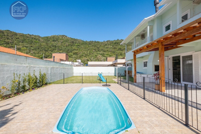Imagem Casa com 5 Quartos à Venda, 304 m² em Cachoeira Do Bom Jesus - Florianópolis