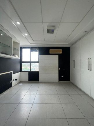 Imagem Imóvel com 3 Quartos à Venda, 193 m² em Casa Forte - Recife Imagem Imóvel com 3 Quartos à Venda, 193 m² em Casa Forte - Recife