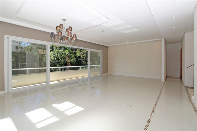 Imagem Casa com 5 Quartos à Venda, em Agronomia - Porto Alegre Imagem Casa com 5 Quartos à Venda, em Agronomia - Porto Alegre