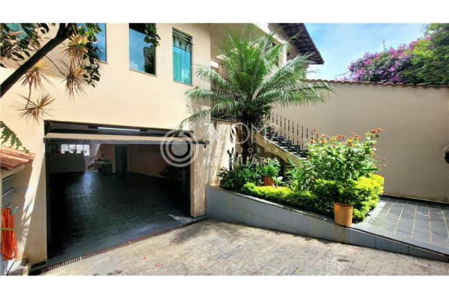 Casa com 5 Quartos à Venda, 250 m² em Parque Jaçatuba - Santo André