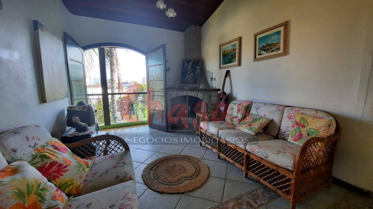Imagem Casa com 8 Quartos à Venda, 1.081 m² em Martim De Sá - Caraguatatuba Imagem Casa com 8 Quartos à Venda, 1.081 m² em Martim De Sá - Caraguatatuba