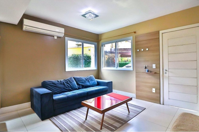 Imagem Casa com 3 Quartos à Venda, 230 m² em Mário Quintana - Porto Alegre Imagem Casa com 3 Quartos à Venda, 230 m² em Mário Quintana - Porto Alegre