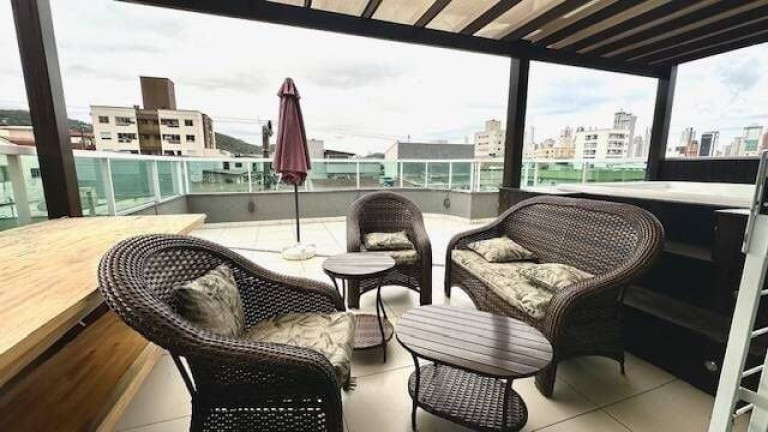 Imagem Casa com 3 Quartos à Venda, 400 m² em Nações - Balneário Camboriú