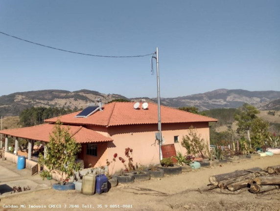 Imagem Chácara com 3 Quartos à Venda, 170 m² em Pocinhos Do Rio Verde - Caldas Imagem Chácara com 3 Quartos à Venda, 170 m² em Pocinhos Do Rio Verde - Caldas