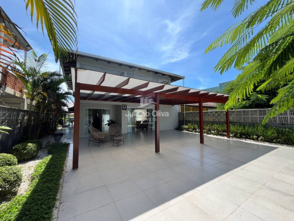 Sobrado com 4 Quartos à Venda, 257 m² em Barra Do Sai - Itapoá