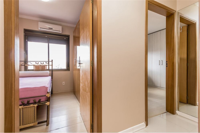 Imagem Imóvel com 3 Quartos à Venda, em Jardim Itu - Porto Alegre Imagem Imóvel com 3 Quartos à Venda, em Jardim Itu - Porto Alegre