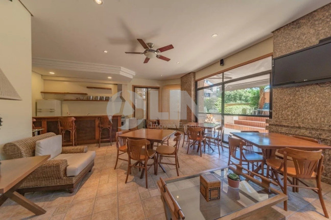 Imagem Apartamento com 3 Quartos à Venda, 240 m² em Moinhos De Vento - Porto Alegre