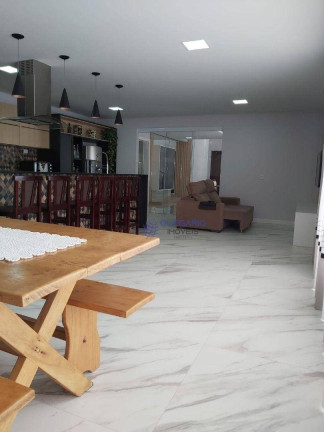 Imagem Sobrado com 4 Quartos à Venda, 388 m² em Centro - Balneário Piçarras Imagem Sobrado com 4 Quartos à Venda, 388 m² em Centro - Balneário Piçarras