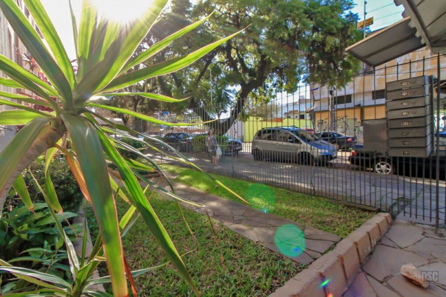 Imagem Imóvel com 2 Quartos à Venda, 79 m² em Cristal - Porto Alegre Imagem Imóvel com 2 Quartos à Venda, 79 m² em Cristal - Porto Alegre