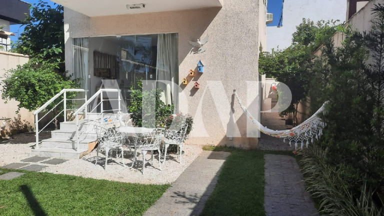 Imagem Casa com 4 Quartos à Venda, 212 m² em Vargem Grande - Rio De Janeiro