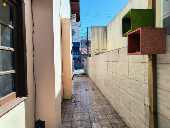 Imagem Casa com 6 Quartos à Venda, 280 m² em Trindade - Florianópolis Imagem Casa com 6 Quartos à Venda, 280 m² em Trindade - Florianópolis