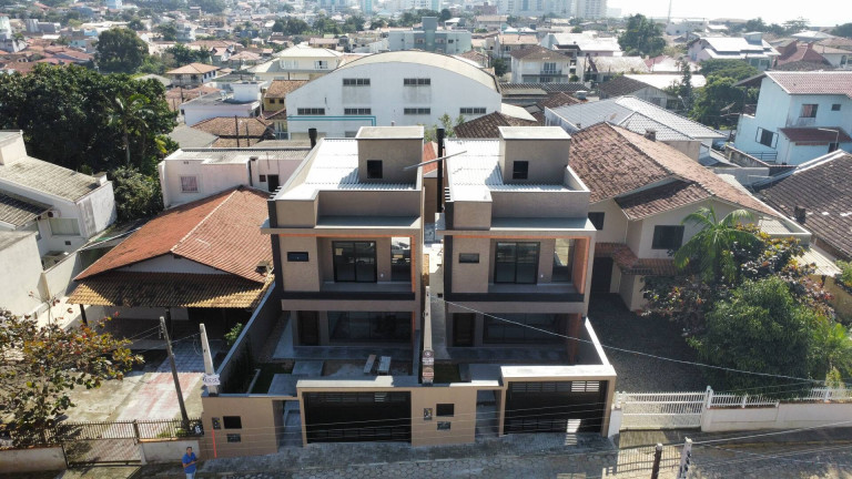 Imagem Sobrado com 3 Quartos à Venda, 130 m² em Centro - Barra Velha Imagem Sobrado com 3 Quartos à Venda, 130 m² em Centro - Barra Velha