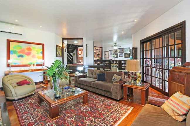 Imagem Casa com 4 Quartos à Venda, 450 m² em Santa Tereza - Porto Alegre Imagem Casa com 4 Quartos à Venda, 450 m² em Santa Tereza - Porto Alegre