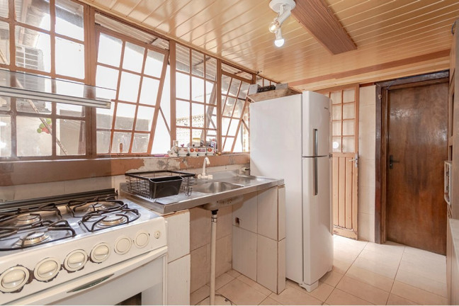 Imagem Casa com 4 Quartos à Venda, 170 m² em Vila Nova - Porto Alegre Imagem Casa com 4 Quartos à Venda, 170 m² em Vila Nova - Porto Alegre