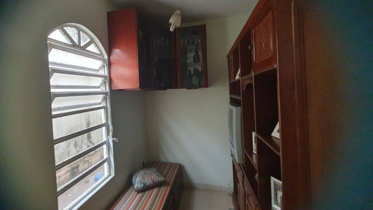 Imagem Casa com 3 Quartos à Venda, 360 m² em Flamengo - Contagem