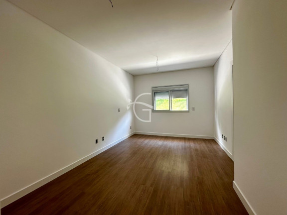 Imagem Sobrado com 4 Quartos à Venda, 327 m² em América - Joinville