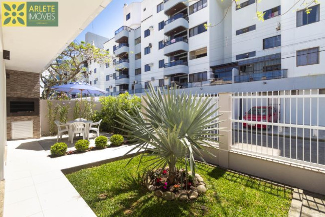 Imagem Casa com 3 Quartos para Alugar ou Temporada, 100 m² em Centro - Bombinhas Imagem Casa com 3 Quartos para Alugar ou Temporada, 100 m² em Centro - Bombinhas