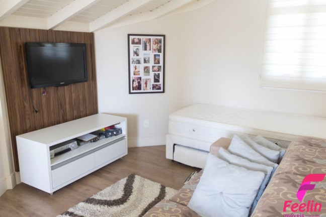 Imagem Casa com 3 Quartos à Venda, 270 m² em Carianos - Florianópolis Imagem Casa com 3 Quartos à Venda, 270 m² em Carianos - Florianópolis