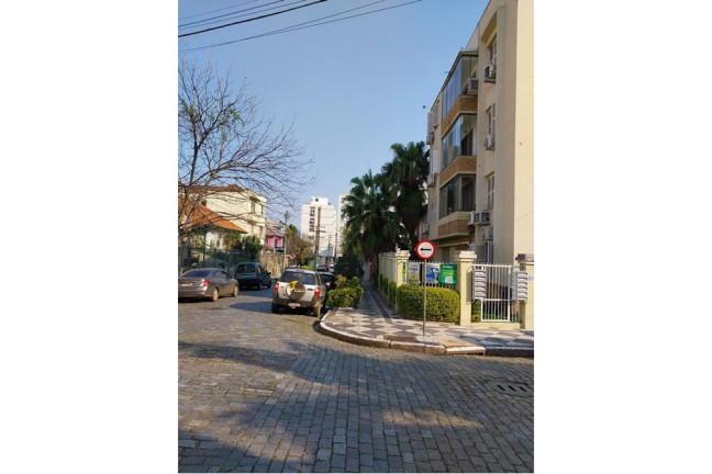 Imagem Imóvel com 3 Quartos à Venda, em Rio Branco - Porto Alegre Imagem Imóvel com 3 Quartos à Venda, em Rio Branco - Porto Alegre