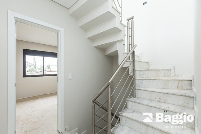 Imagem Sobrado com 3 Quartos à Venda, 129 m² em Uberaba - Curitiba