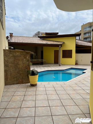 Imagem Sobrado com 6 Quartos à Venda, 375 m² em Centro - Ubatuba
