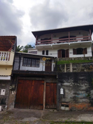 Casa com 4 Quartos à Venda, 120 m² em Fazendinha - Teresópolis
