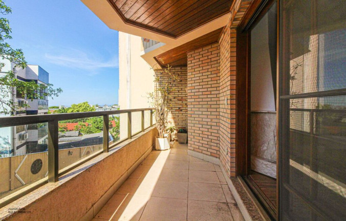 Imagem Casa com 3 Quartos à Venda, 232 m² em Jardim Isabel - Porto Alegre Imagem Casa com 3 Quartos à Venda, 232 m² em Jardim Isabel - Porto Alegre