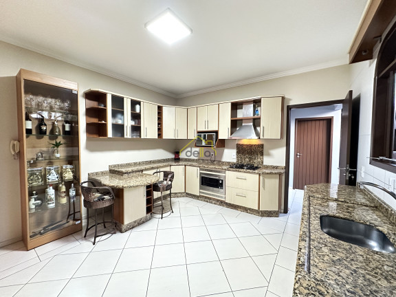 Imagem Casa com 4 Quartos à Venda, 259 m² em Iririú - Joinville Imagem Casa com 4 Quartos à Venda, 259 m² em Iririú - Joinville