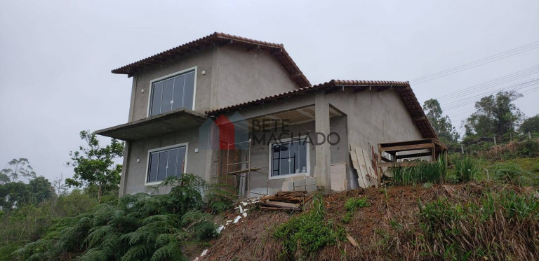 Imagem Casa com 2 Quartos à Venda, 156 m² em Teresópolis