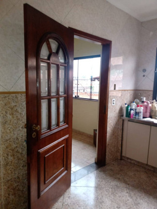 Imagem Casa com 2 Quartos para Alugar, 205 m² em Taboão - Diadema