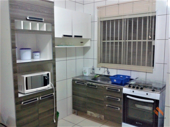 Imagem Casa com 2 Quartos à Venda, 75 m²