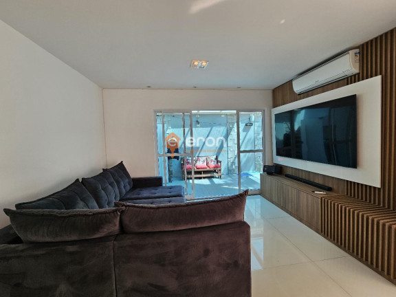 Imagem Casa com 3 Quartos à Venda, 180 m²