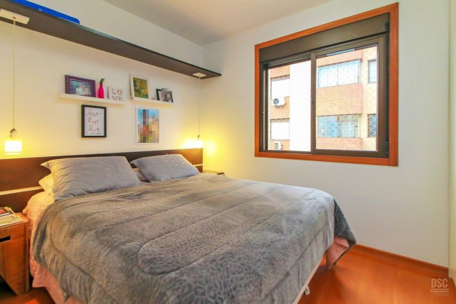 Imagem Apartamento com 2 Quartos à Venda, 60 m² em Cristal - Porto Alegre Imagem Apartamento com 2 Quartos à Venda, 60 m² em Cristal - Porto Alegre