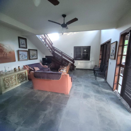 Imagem Casa de Condomínio com 5 Quartos à Venda, 175 m²
