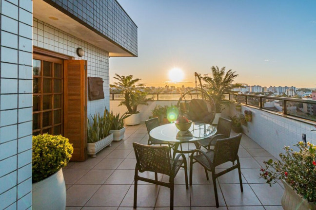 Imagem Cobertura com 3 Quartos à Venda, 278 m² em Jardim Itu - Porto Alegre Imagem Cobertura com 3 Quartos à Venda, 278 m² em Jardim Itu - Porto Alegre