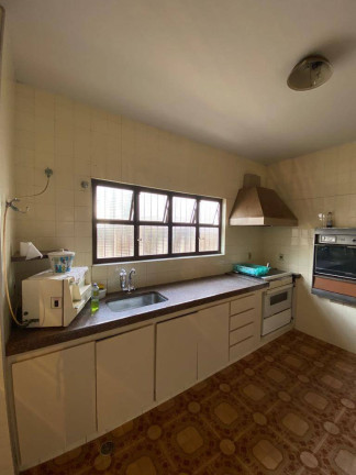 Imagem Casa com 3 Quartos à Venda, 330 m² em Botucatu Imagem Casa com 3 Quartos à Venda, 330 m² em Botucatu